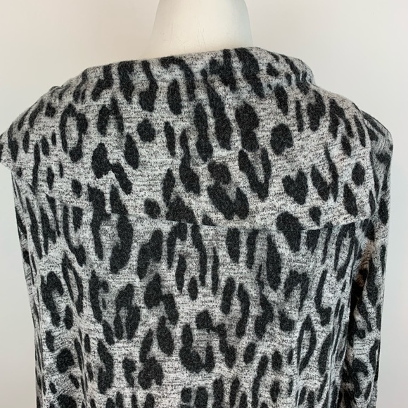 Chico’s Zenergy Leopard Print Sweater, Size 2 - Picture 6 of 12